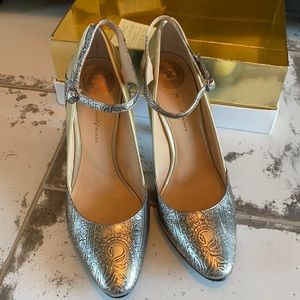 Modern Vintage platinum vintage gladiator zandale size 9